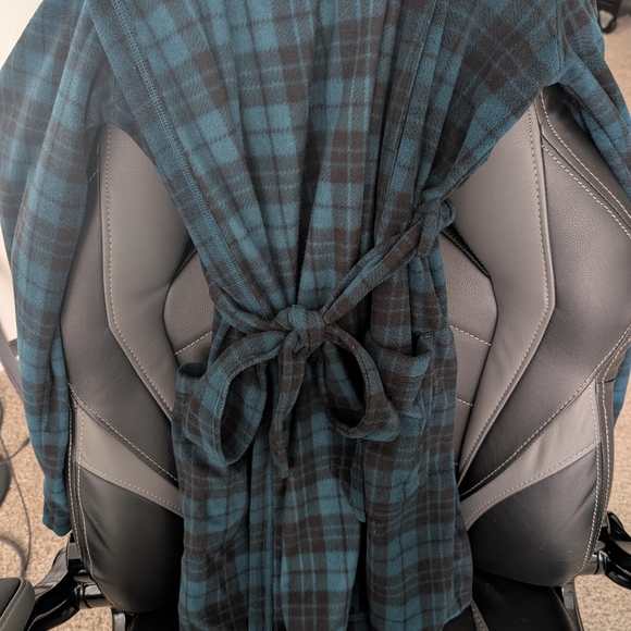 VS PINK Robe - Picture 2 of 5